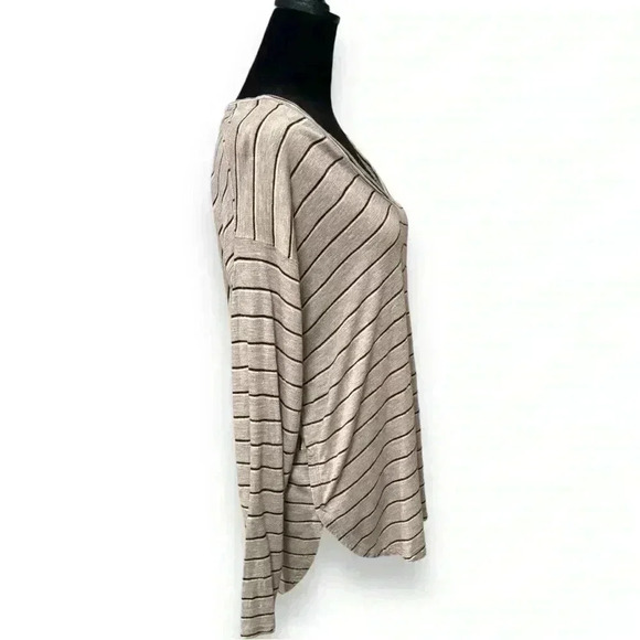 Madewell Long Sleeve Stripe Pattern V-neck Beige Relaxed Fit High-Low Anthem Tee - Picture 4 of 16
